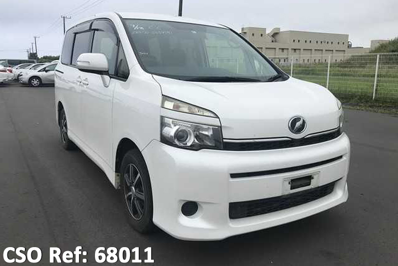Toyota / Voxy 2013